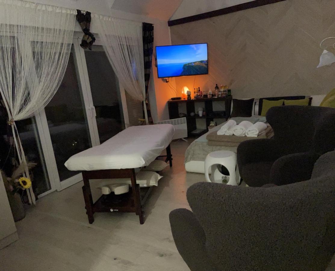 Regina Delux Apartman Дьюла Екстер'єр фото