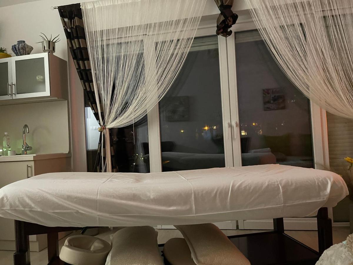 Regina Delux Apartman Дьюла Екстер'єр фото