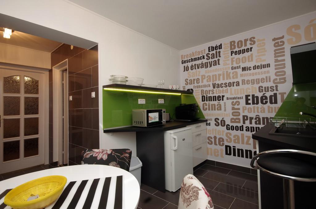 Regina Delux Apartman Дьюла Екстер'єр фото