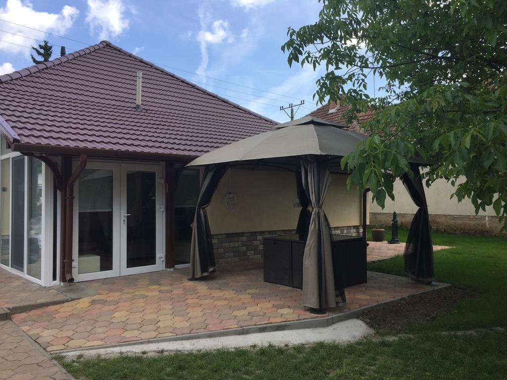 Regina Delux Apartman Дьюла Екстер'єр фото