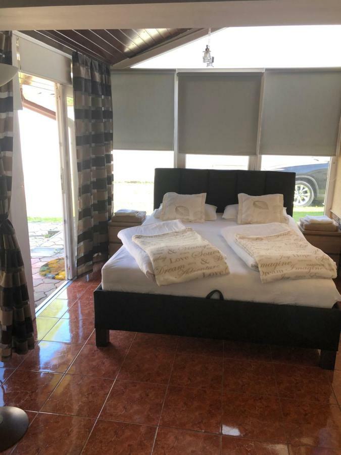 Regina Delux Apartman Дьюла Екстер'єр фото