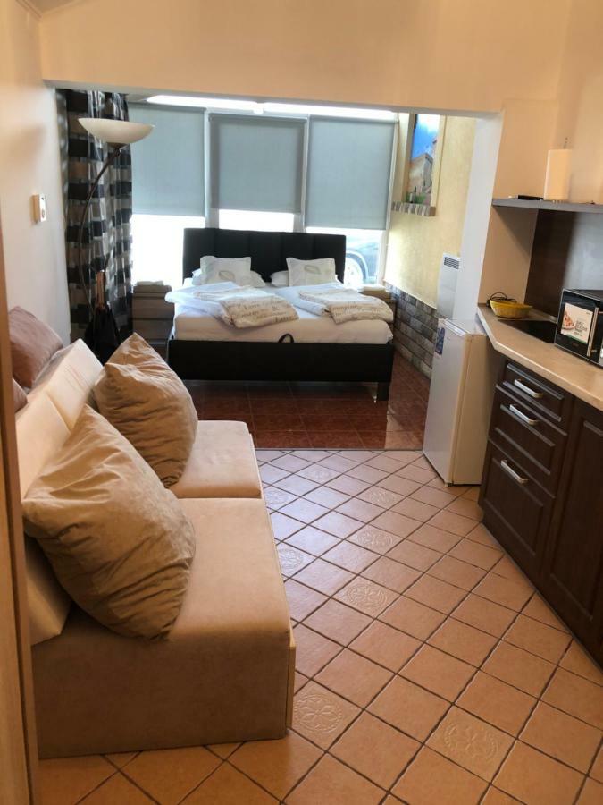 Regina Delux Apartman Дьюла Екстер'єр фото