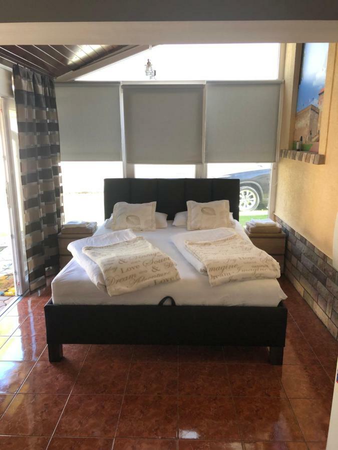 Regina Delux Apartman Дьюла Екстер'єр фото